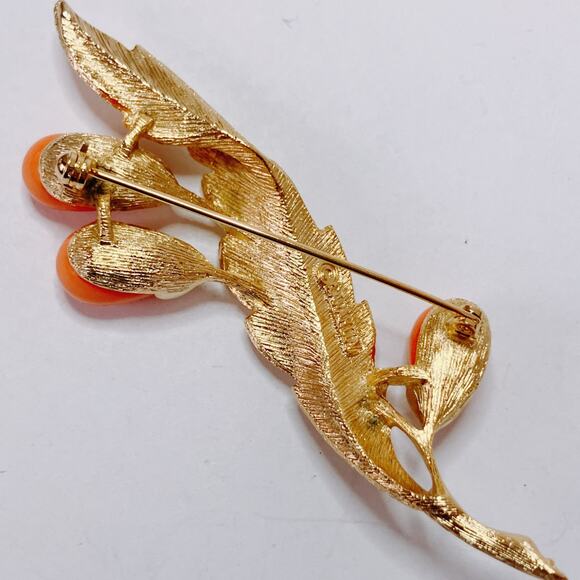 Vintage Signed Sarah Coventry 1960s Brooch Mid Century Gold Tone Faux Coral Pin - Picture 6 of 11